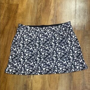 Tranquility Black & White floral skort size XL